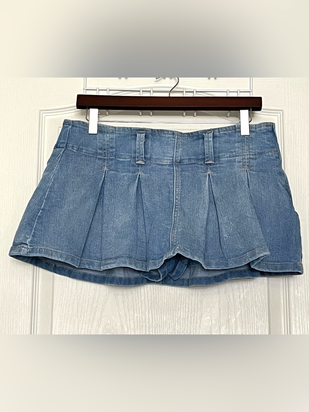 Almost Famous Denim Pleated Skort Sz M Low Rise Blue Jean Micro Mini Shorts Y2K